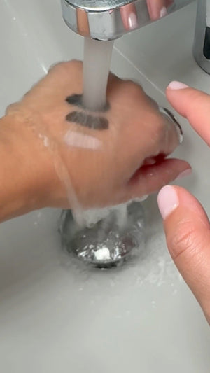 Silk Longwear Gel Eyeliner – vatten och gnuggning på tre nyanser